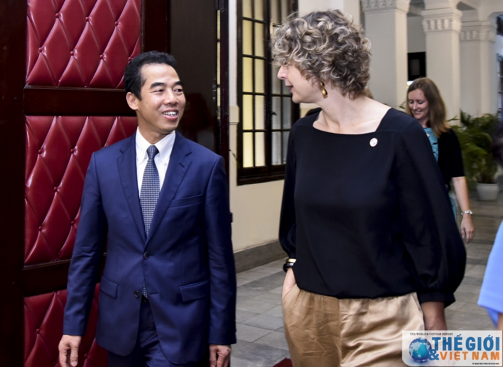 Việt Nam - Hà Lan ký hiệp định thân nhân thành viên CQĐD, cơ quan lãnh sự làm việc có thu nhập viet nam ha lan ky hiep dinh than nhan thanh vien cqdd co quan lanh su lam viec co thu nhap