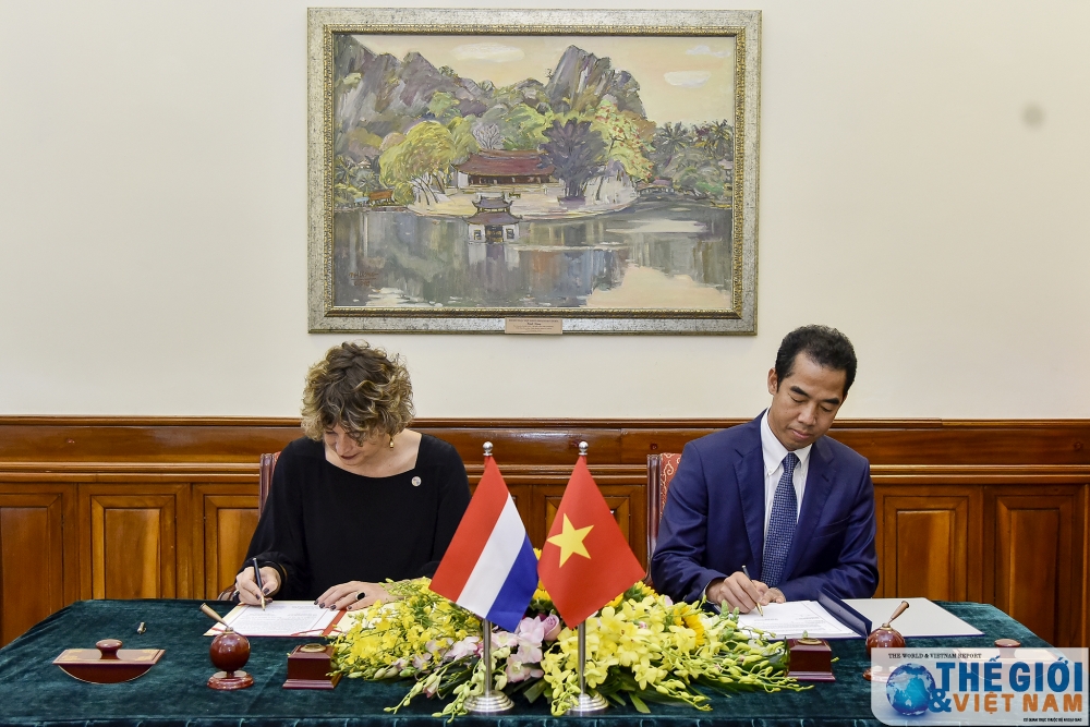 Việt Nam - Hà Lan ký hiệp định thân nhân thành viên CQĐD, cơ quan lãnh sự làm việc có thu nhập viet nam ha lan ky hiep dinh than nhan thanh vien cqdd co quan lanh su lam viec co thu nhap