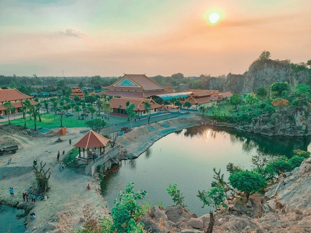 &quot;Vịnh Hạ Long thu nhỏ&quot; đẹp như tiên cảnh ở An Giang