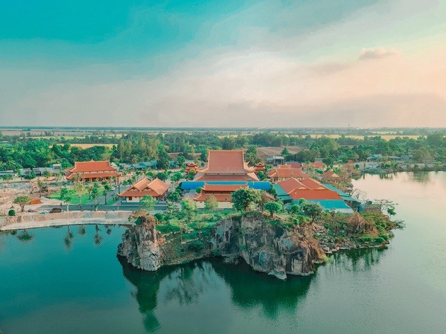 &quot;Vịnh Hạ Long thu nhỏ&quot; đẹp như tiên cảnh ở An Giang