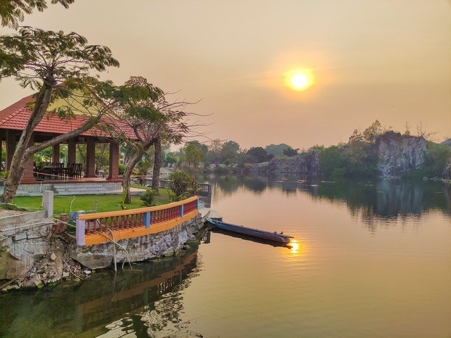 &quot;Vịnh Hạ Long thu nhỏ&quot; đẹp như tiên cảnh ở An Giang