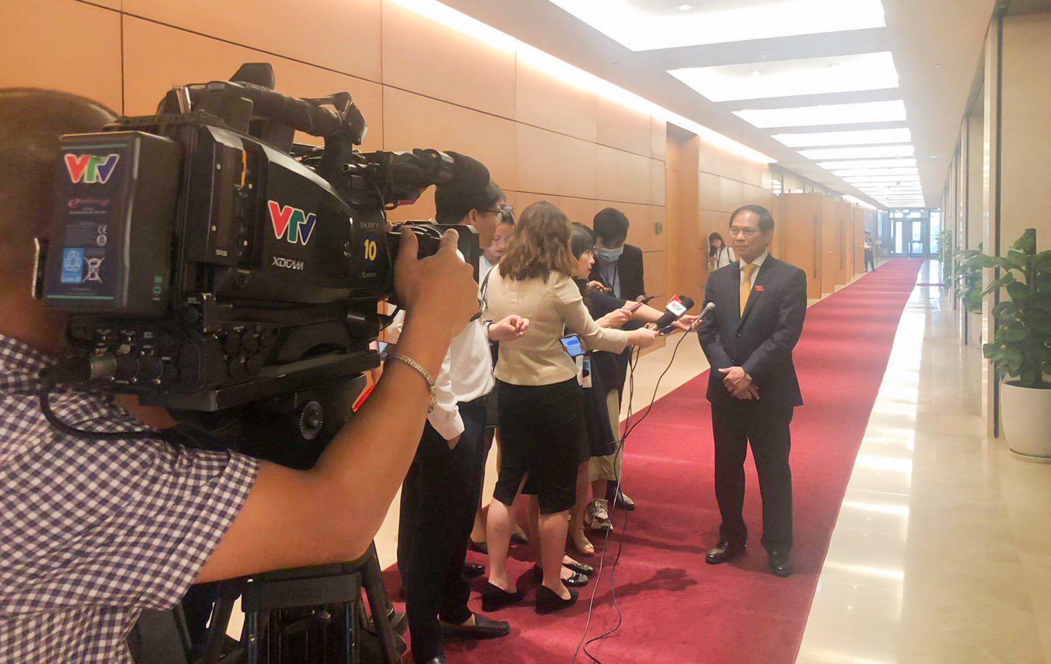 Tân Bộ trưởng Ngoại giao Bùi Thanh Sơn: Ngoại giao toàn diện, hiện đại vì khát vọng phát triển đất nước Tân Bộ trưởng Ngoại giao Bùi Thanh Sơn: Ngoại giao toàn diện, hiện đại vì khát vọng phát triển đất nước