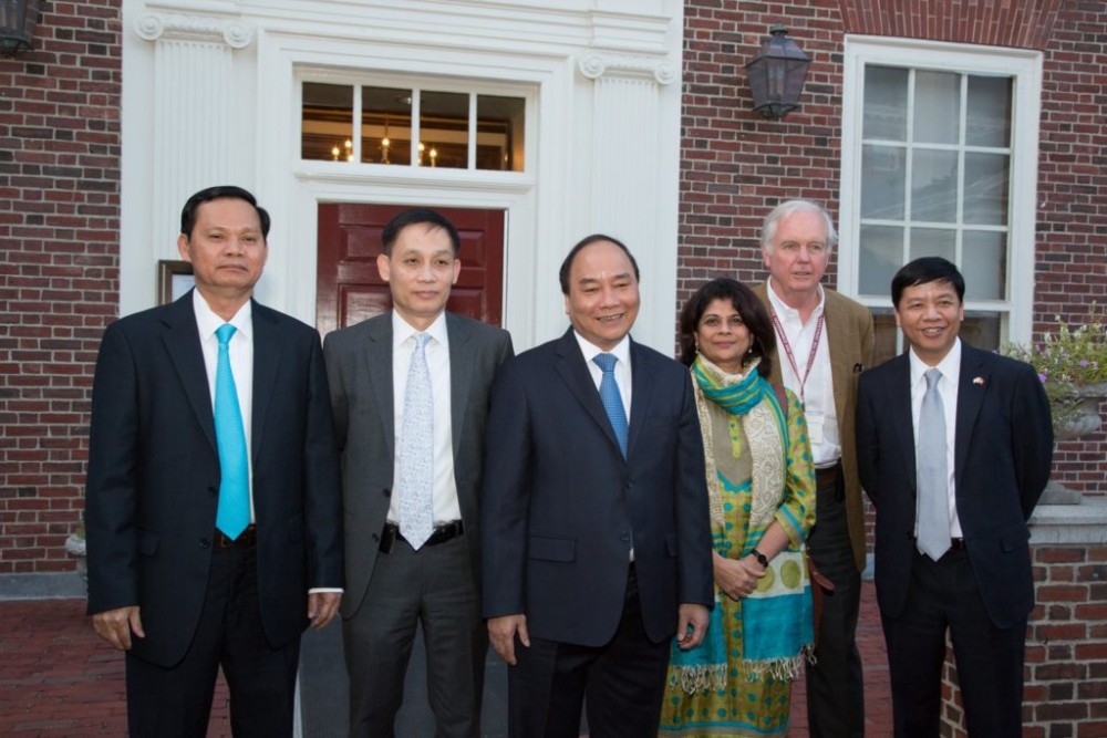 Khi Đại sứ “chơi” mạng xã hội