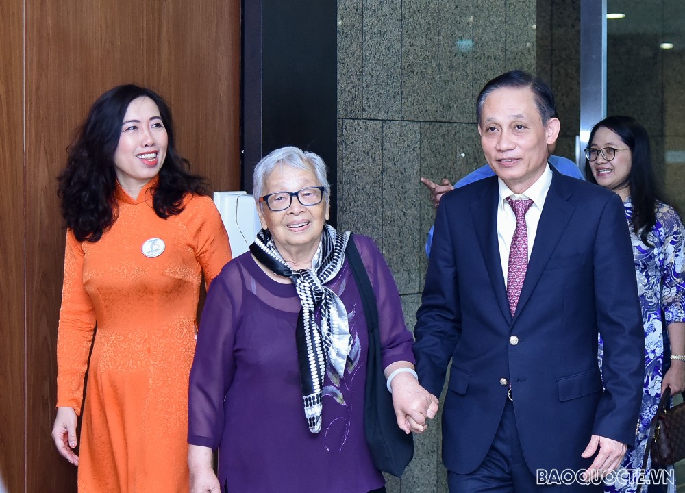 Vụ Thông tin Báo chí gặp mặt các thế hệ cán bộ nhân kỷ niệm 75 năm thành lập Vụ Thông tin Báo chí gặp mặt các thế hệ cán bộ nhân kỷ niệm 75 năm thành lập