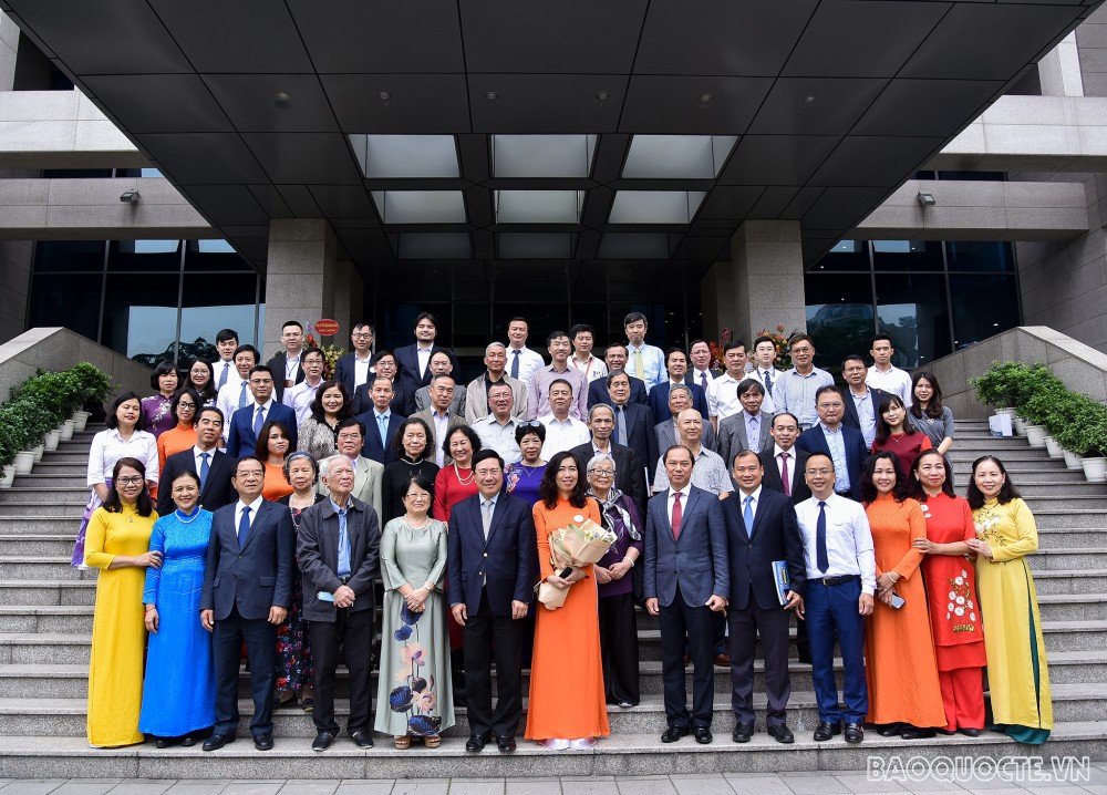 Vụ Thông tin Báo chí gặp mặt các thế hệ cán bộ nhân kỷ niệm 75 năm thành lập Vụ Thông tin Báo chí gặp mặt các thế hệ cán bộ nhân kỷ niệm 75 năm thành lập