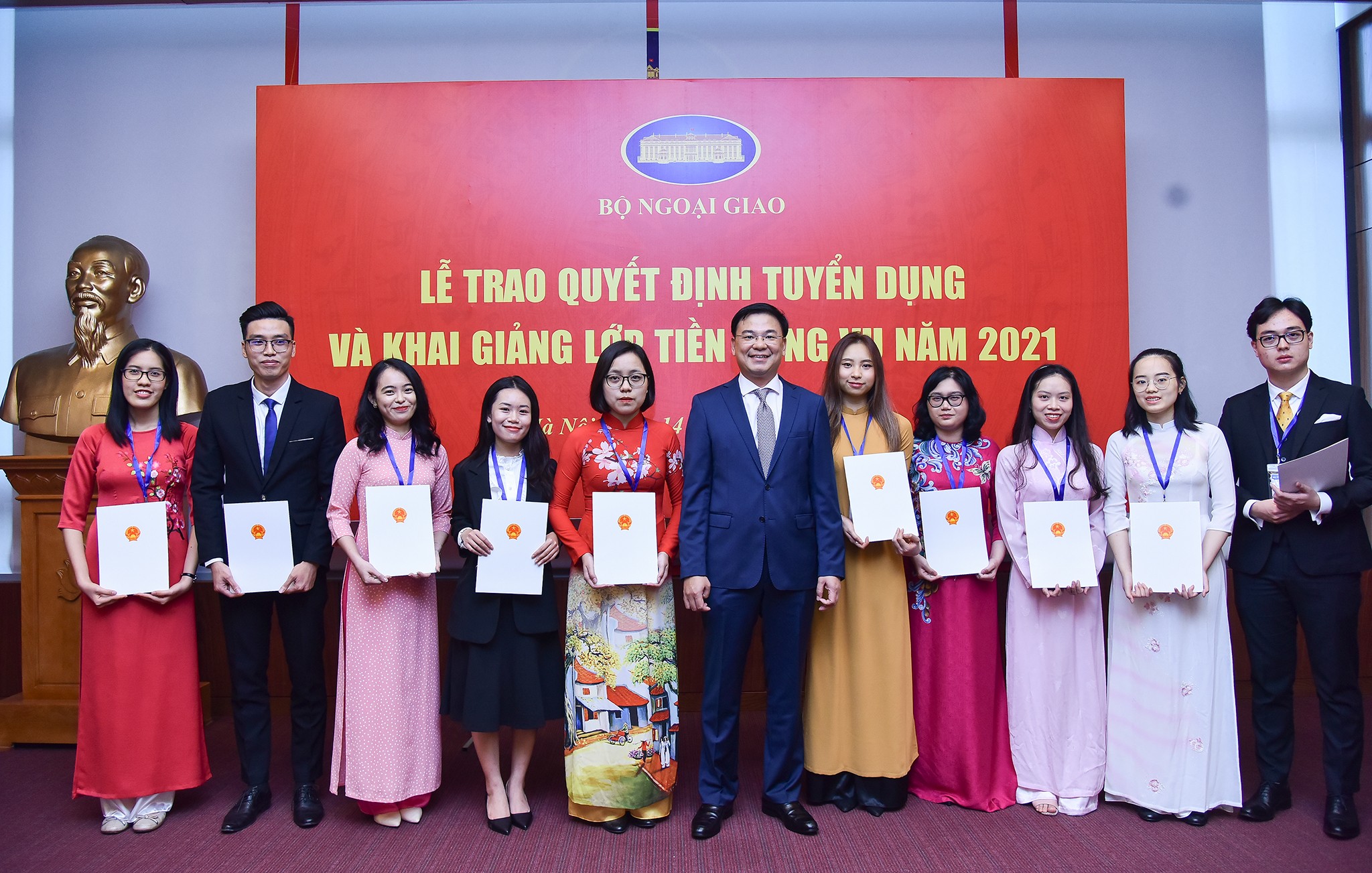 Bộ Ngoại giao mở rộng cửa chào đón 81 'tân binh' Bộ Ngoại giao mở rộng cửa chào đón 81 'tân binh'