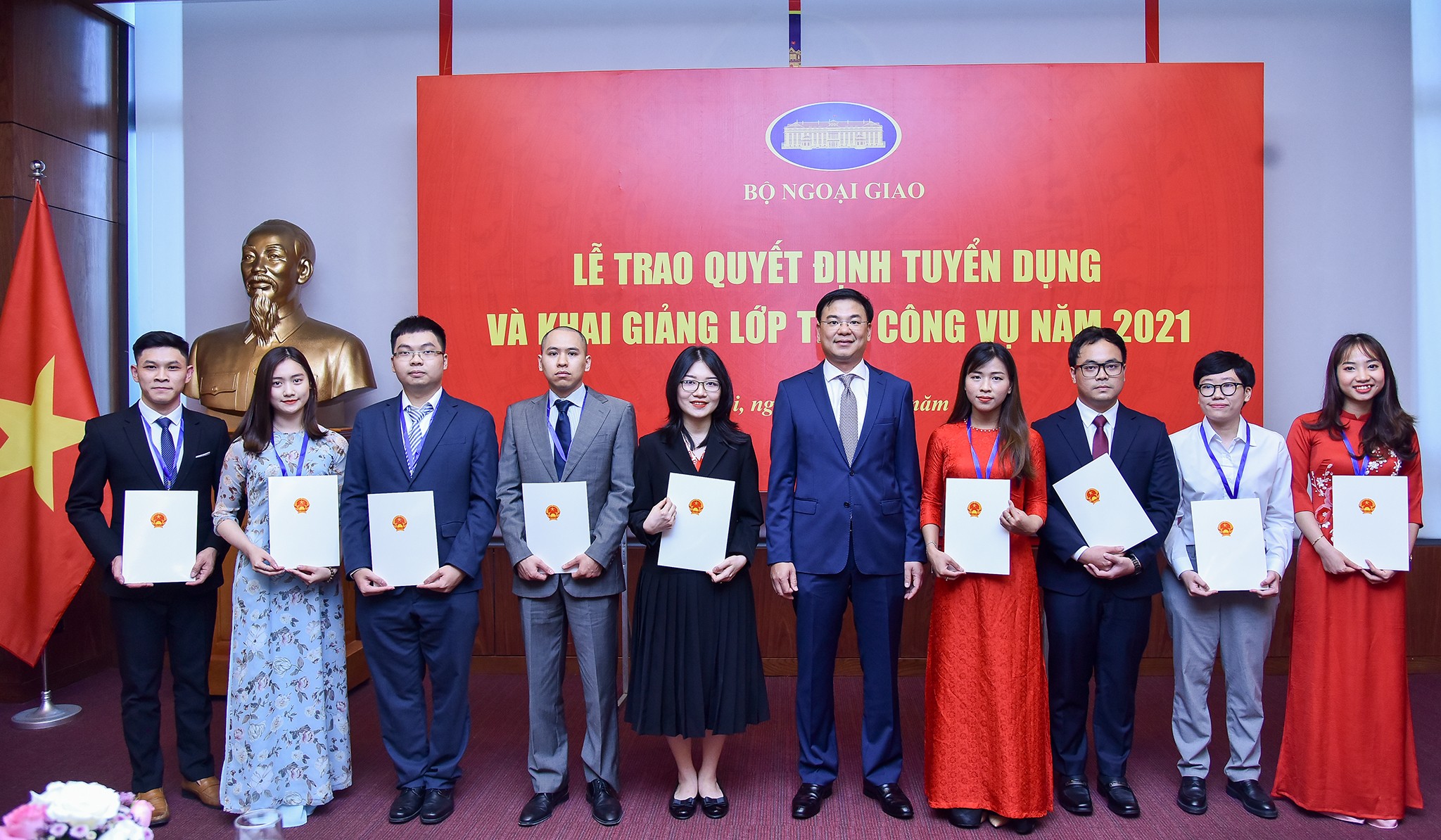 Bộ Ngoại giao mở rộng cửa chào đón 81 'tân binh' Bộ Ngoại giao mở rộng cửa chào đón 81 'tân binh'