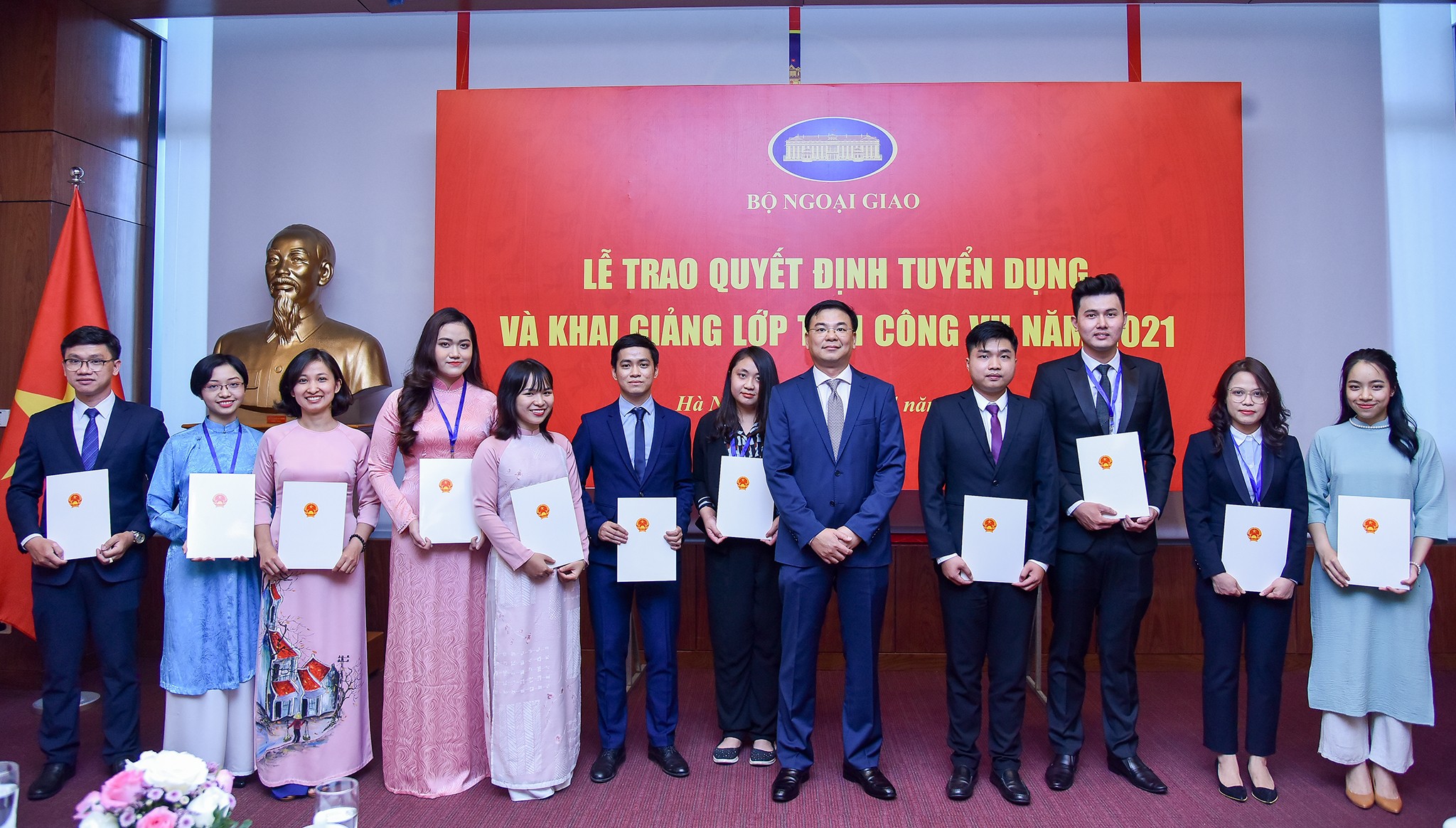 Bộ Ngoại giao mở rộng cửa chào đón 81 'tân binh' Bộ Ngoại giao mở rộng cửa chào đón 81 'tân binh'