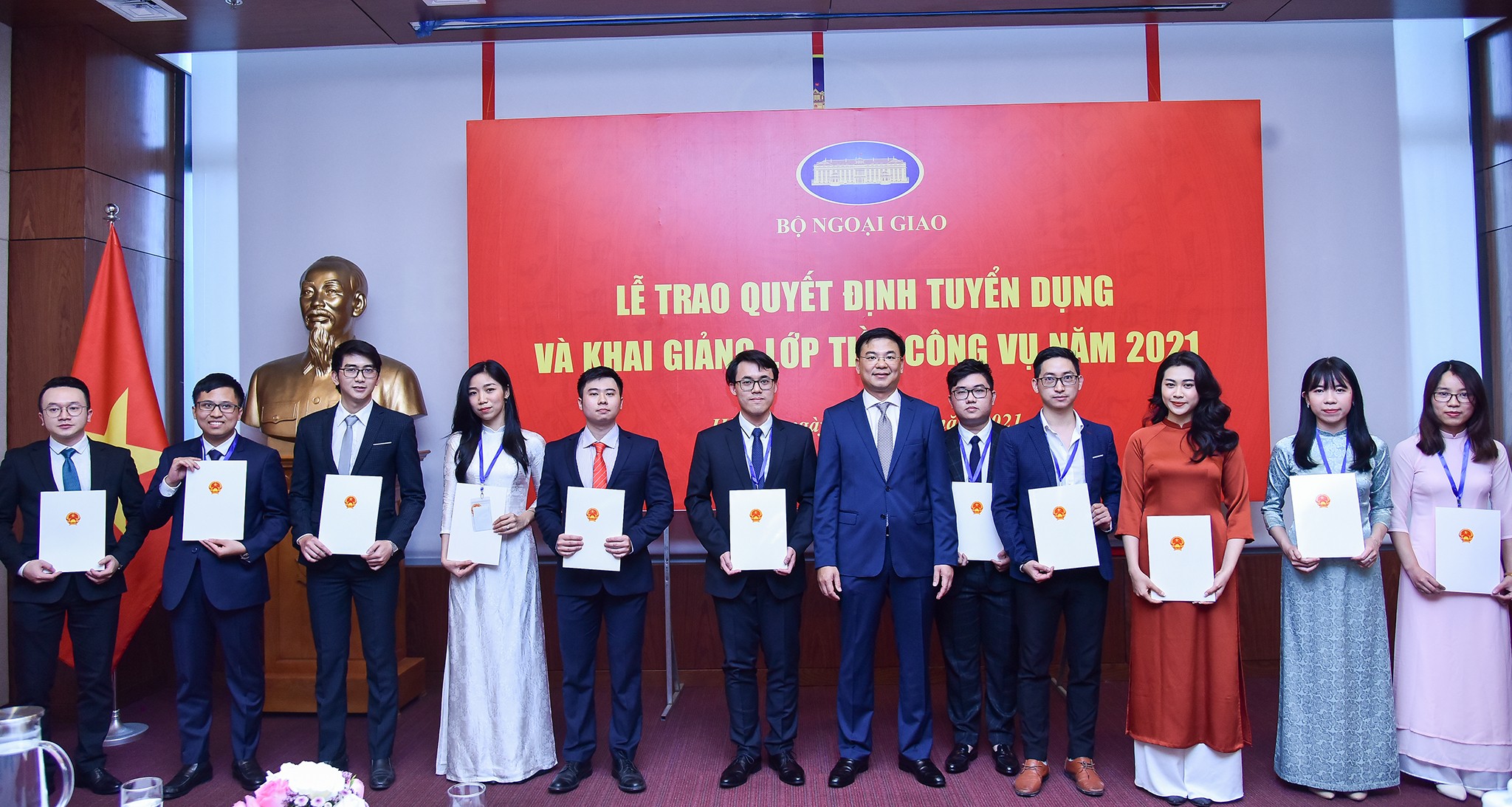 Bộ Ngoại giao mở rộng cửa chào đón 81 'tân binh' Bộ Ngoại giao mở rộng cửa chào đón 81 'tân binh'