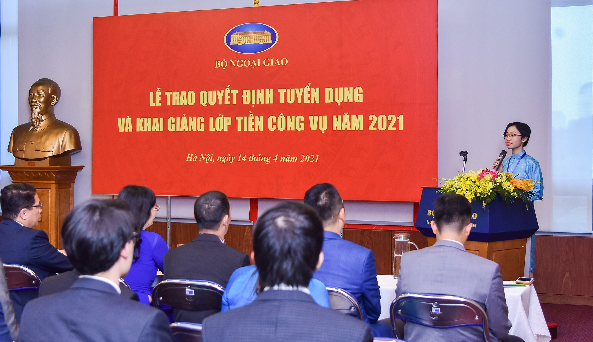 Bộ Ngoại giao mở rộng cửa chào đón 81 'tân binh' Bộ Ngoại giao mở rộng cửa chào đón 81 'tân binh'