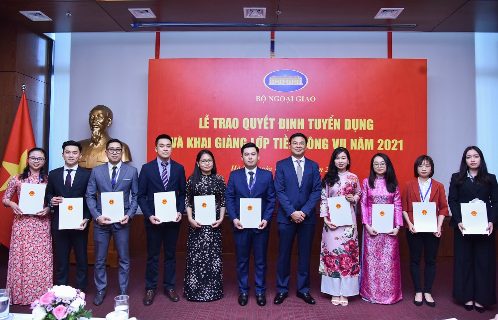 Bộ Ngoại giao mở rộng cửa chào đón 81 'tân binh' Bộ Ngoại giao mở rộng cửa chào đón 81 'tân binh'