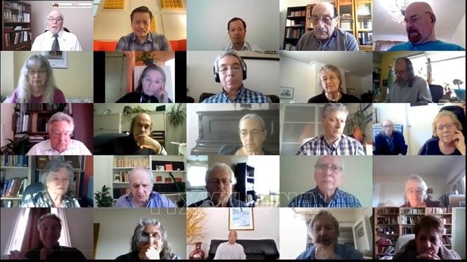 Học giả Canada ca ngợi Việt Nam tỏa sáng trên con đường phát triển kinh tế, vượt qua đại dịch