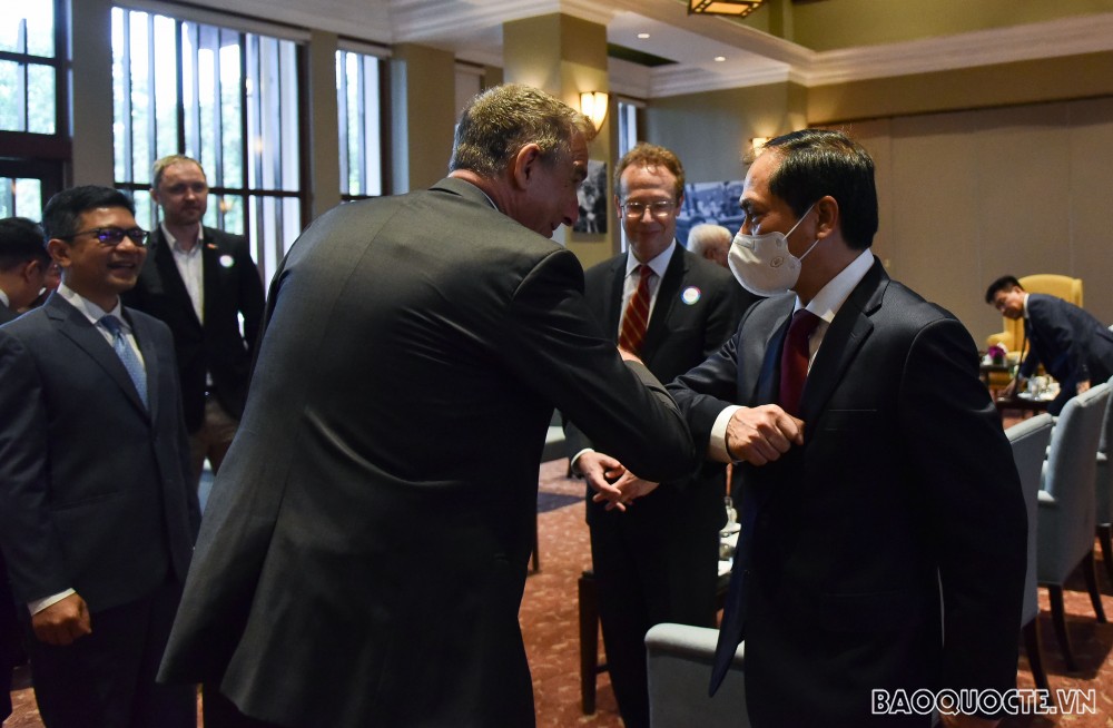 Cải thiện thể chế, môi trường, đón sóng đầu tư từ doanh nghiệp FDI Cải thiện thể chế, môi trường, đón sóng đầu tư từ doanh nghiệp FDI