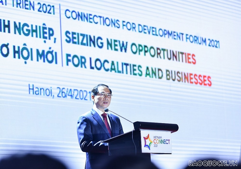 Bộ trưởng Bộ Ngoại giao Bùi Thanh Sơn phát biểu khai mạc Diễn đàn. (Ảnh: Nguyễn Hồng) Bộ trưởng Bộ Ngoại giao Bùi Thanh Sơn phát biểu khai mạc Diễn đàn. (Ảnh: Nguyễn Hồng)