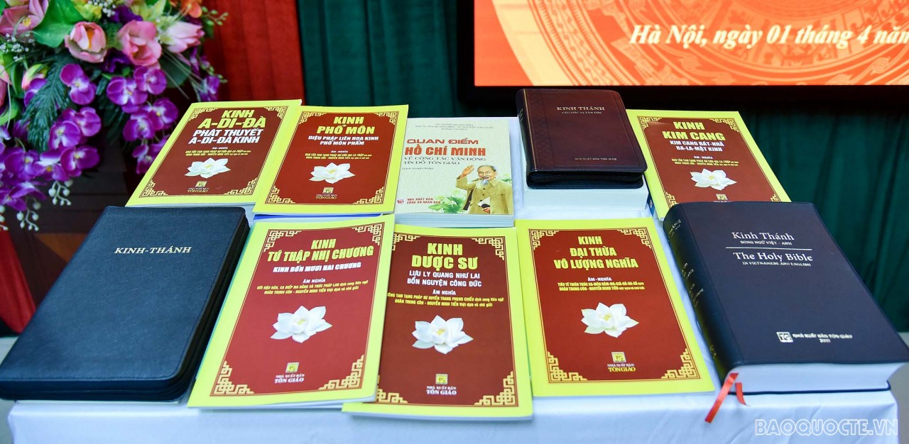 Đưa hơn 4.000 cuốn kinh sách, ấn phẩm tôn giáo vào các trại giam