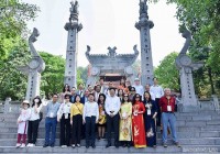 Đoàn kiều bào dâng hương tri ân các Vua Hùng