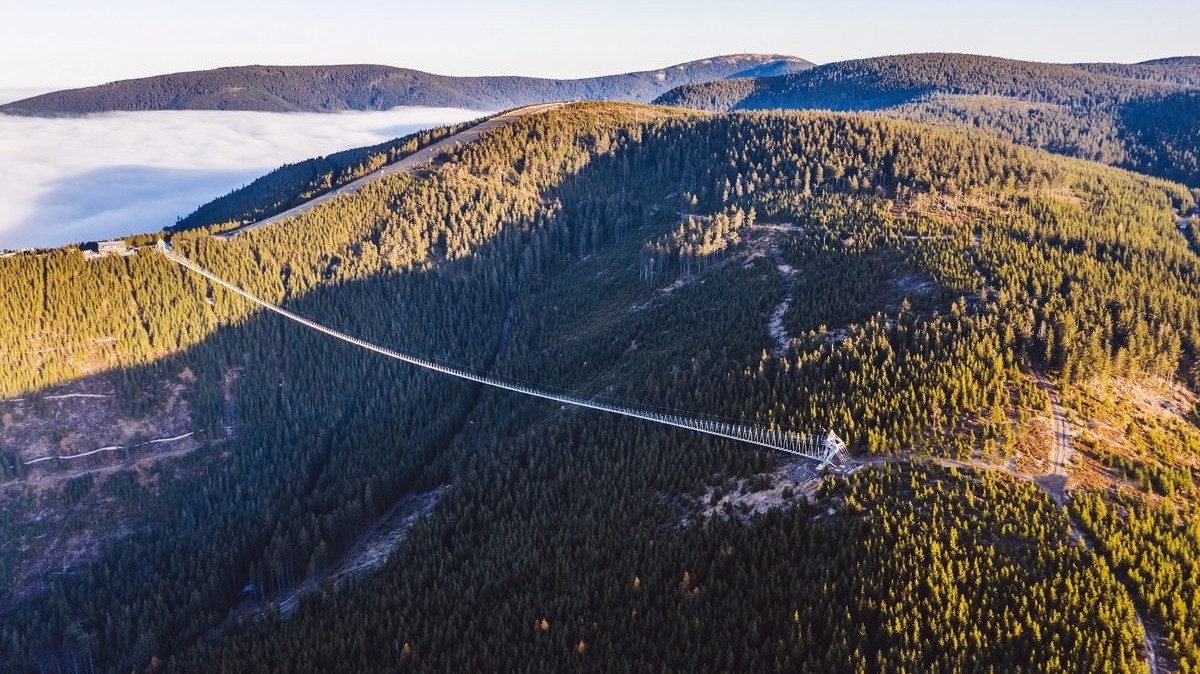 Chiêm ngưỡng cầu treo dài nhất thế giới sắp mở cửa đón khách