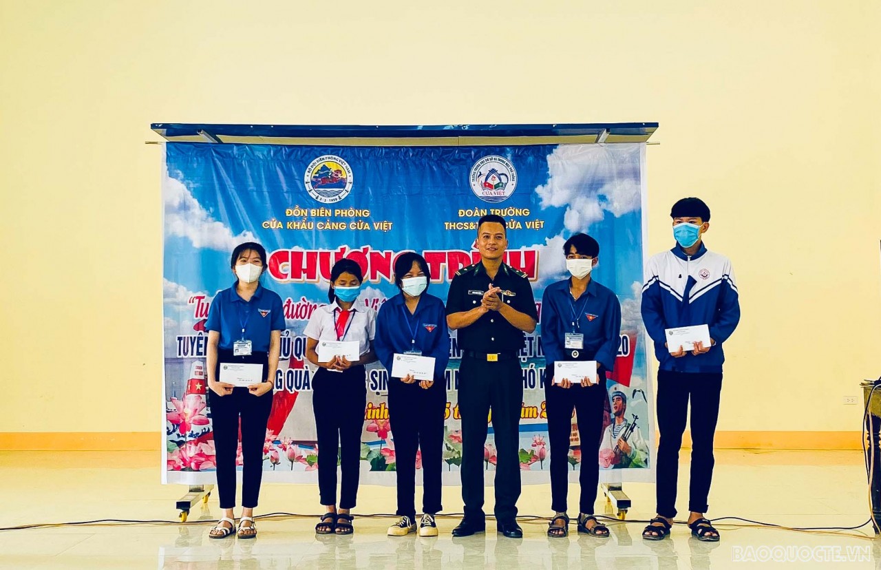 Tuổi trẻ học đường hướng về biển đảo quê hương