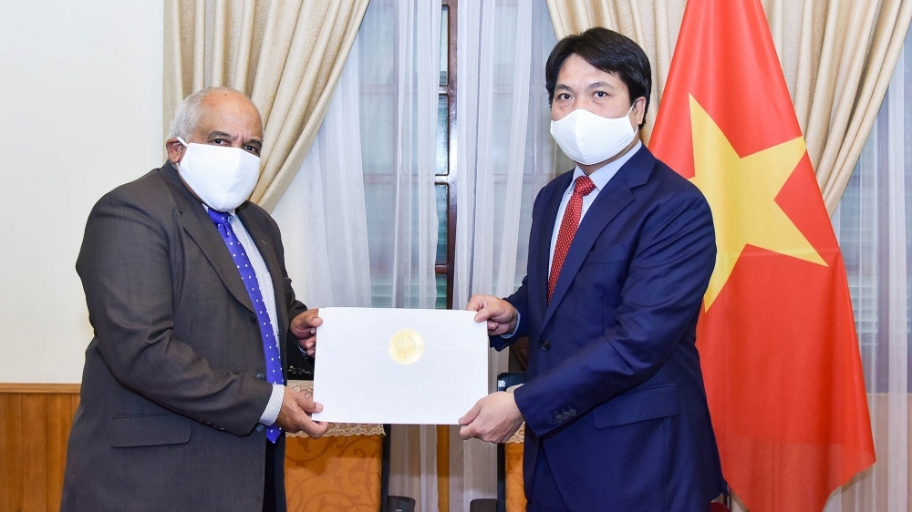 Cục trưởng Cục Lễ tân Nhà nước tiếp Đại sứ Cuba trao bản sao Thư ủy nhiệm