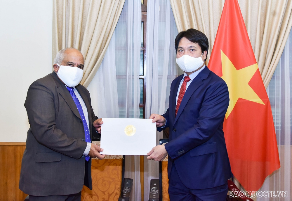 Tiếp nhận bản sao Ủy nhiệm thư