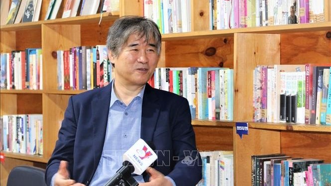 Nhà văn Hàn Quốc Bang Hyeon-seok chia sẻ ấn tượng về tư tưởng của Chủ tịch Hồ Chí Minh