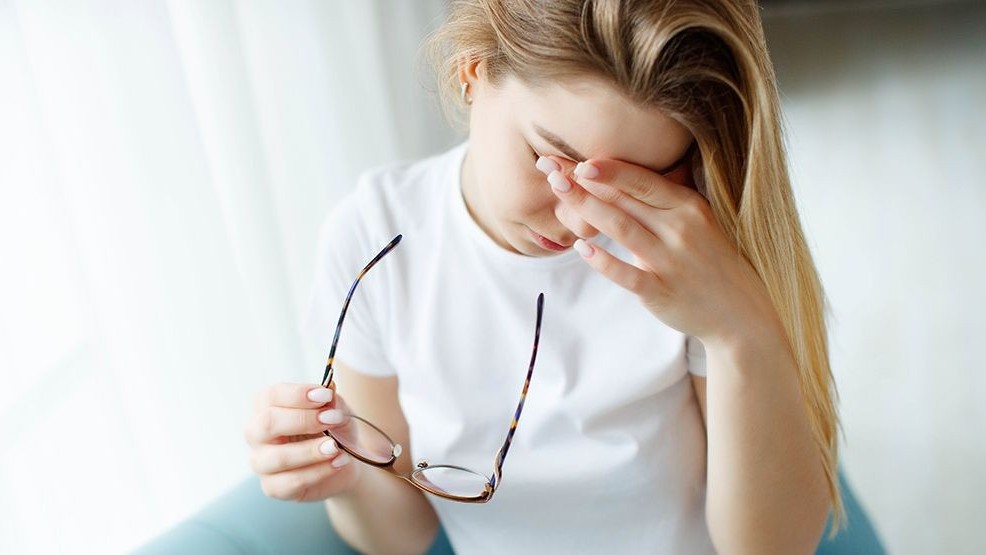 Vì sao xảy ra tình trạng khô mắt ngày hè?