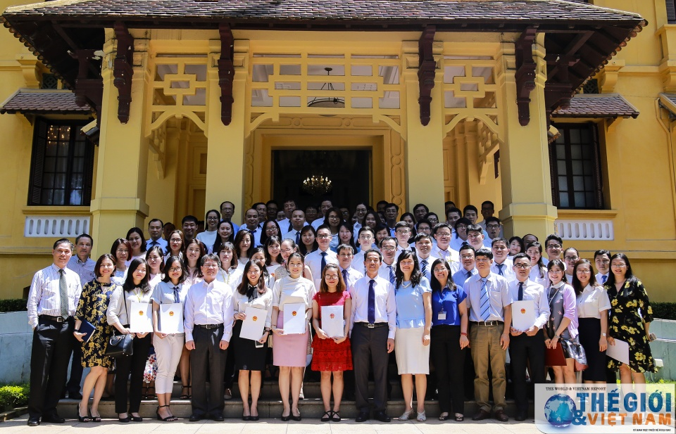 Bộ Ngoại giao trao quyết định phân công công tác