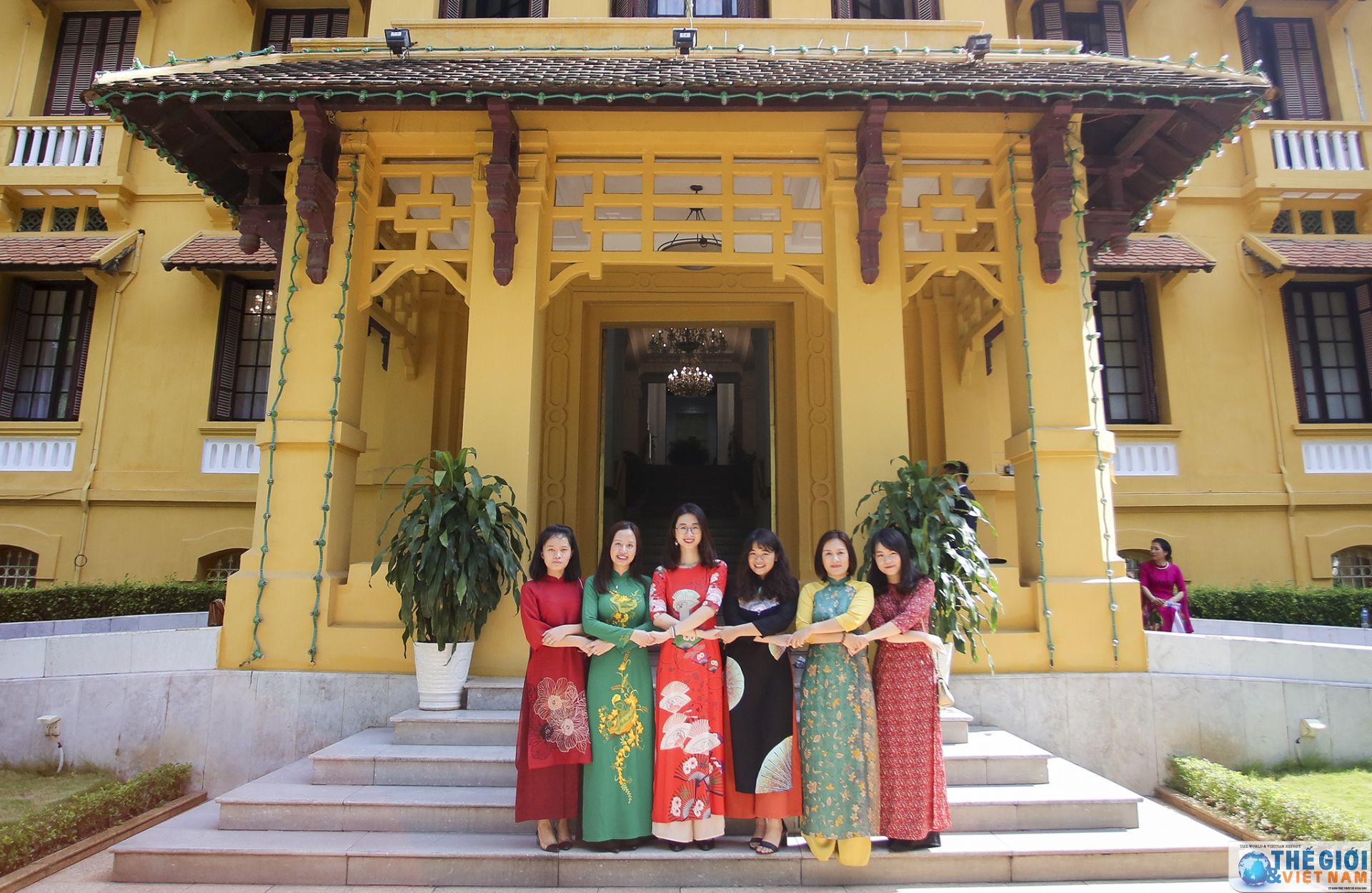 cac nha ngoai giao nu vieng lang bac thiet thuc huong toi 75 nam thanh lap nganh