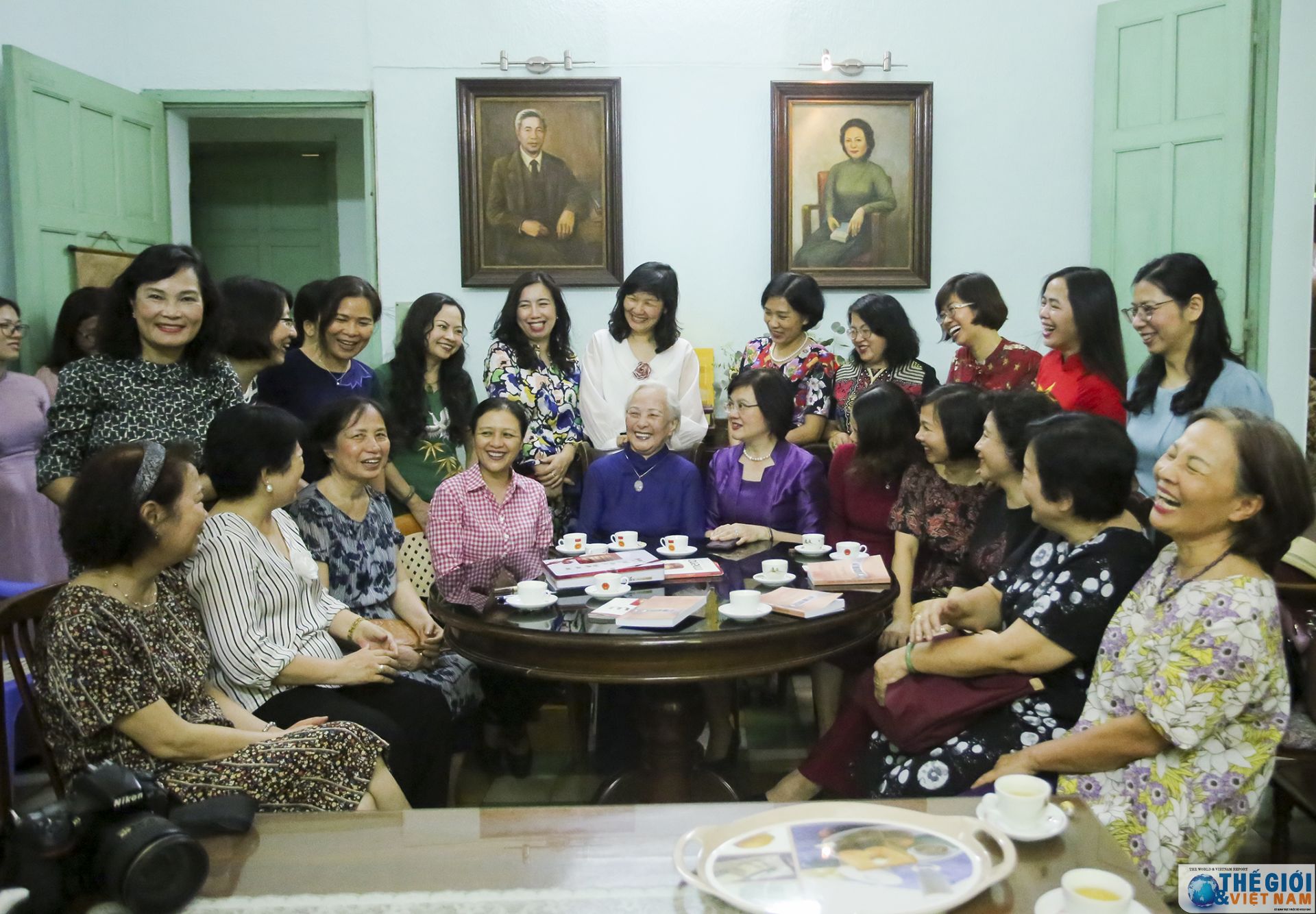 cac nha ngoai giao nu vieng lang bac thiet thuc huong toi 75 nam thanh lap nganh