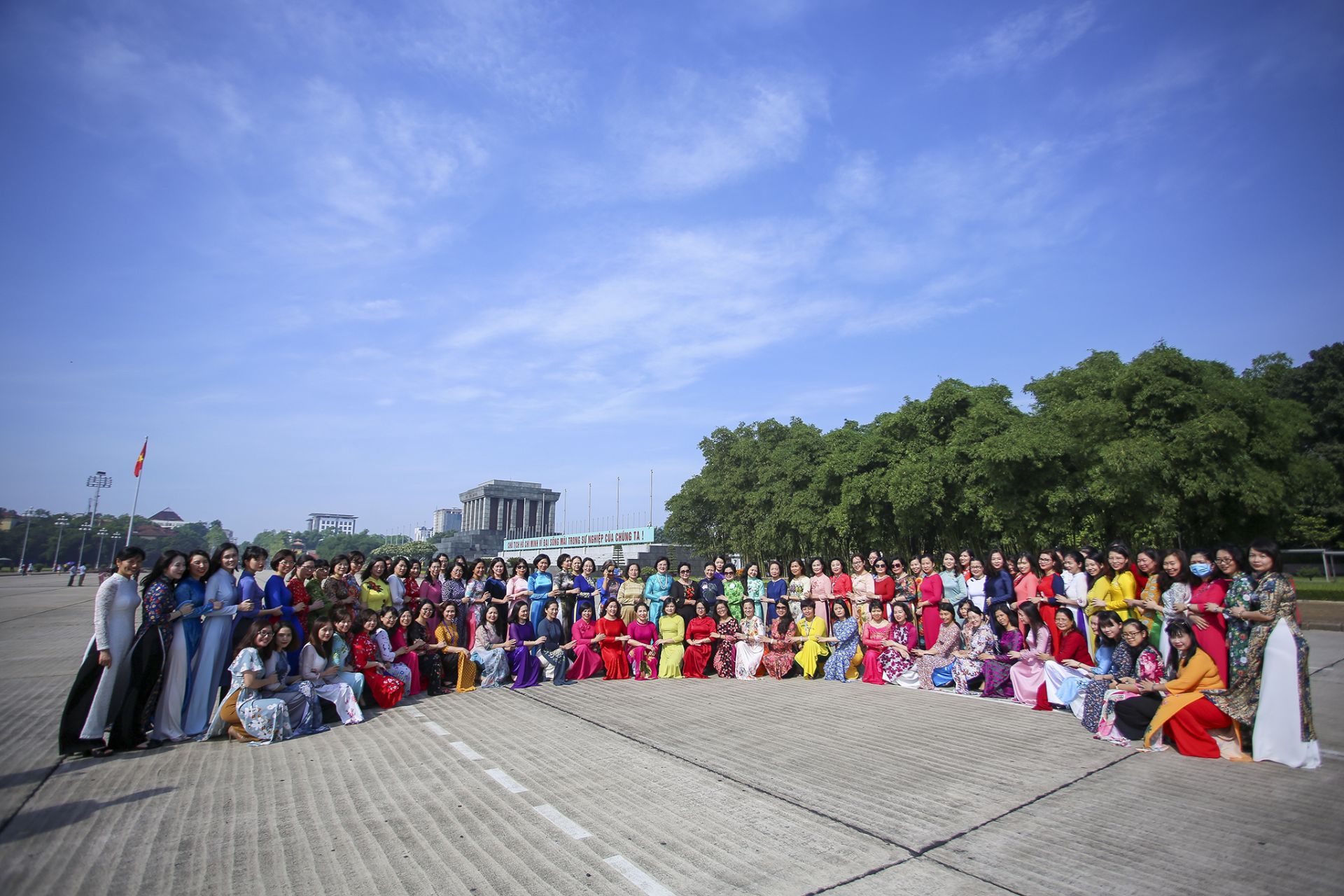 cac nha ngoai giao nu vieng lang bac thiet thuc huong toi 75 nam thanh lap nganh