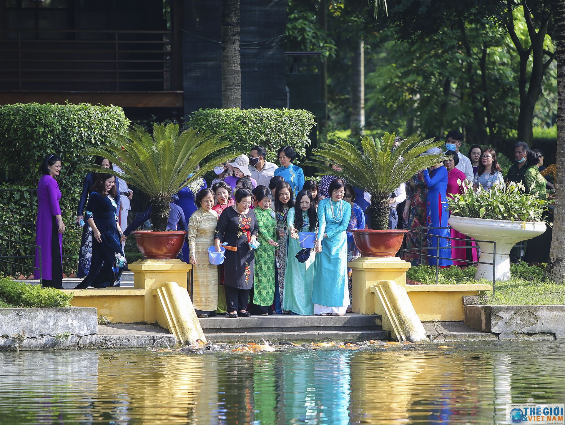 cac nha ngoai giao nu vieng lang bac thiet thuc huong toi 75 nam thanh lap nganh