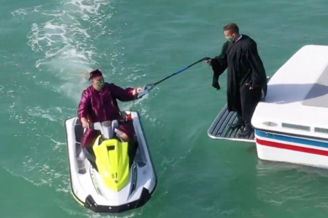 dich covid 19 hoc sinh trung hoc tai my di mo to nuoc nhan bang tot nghiep