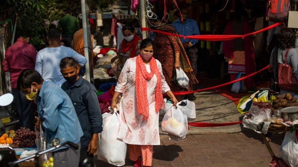 Bị tác động bởi Covid-19, niềm tin tiêu dùng của Ấn Độ giảm xuống mức thấp kỷ lục