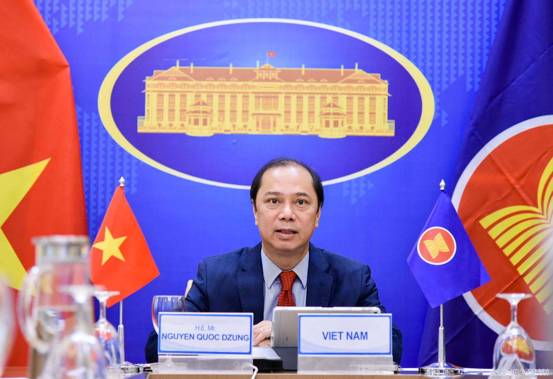 thứ trương Nguyễn Quốc Dũng dự họp SOM Hội nghị SOM ARF: Cần xây dựng COC thực chất, hiệu lực, hiệu quả, phù hợp với luật pháp quốc tế