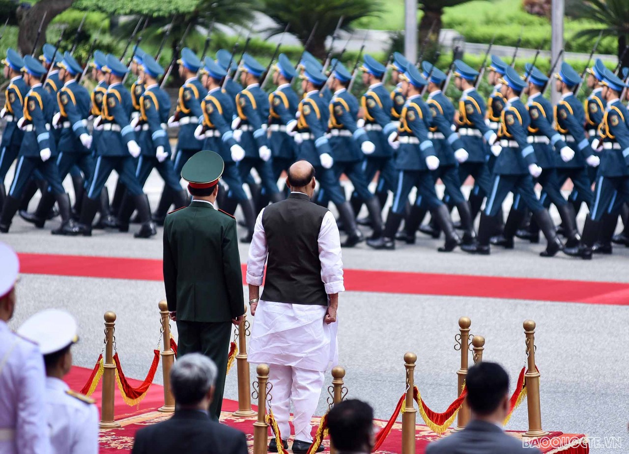Lễ đón chính thức Bộ trưởng Quốc phòng Ấn Độ