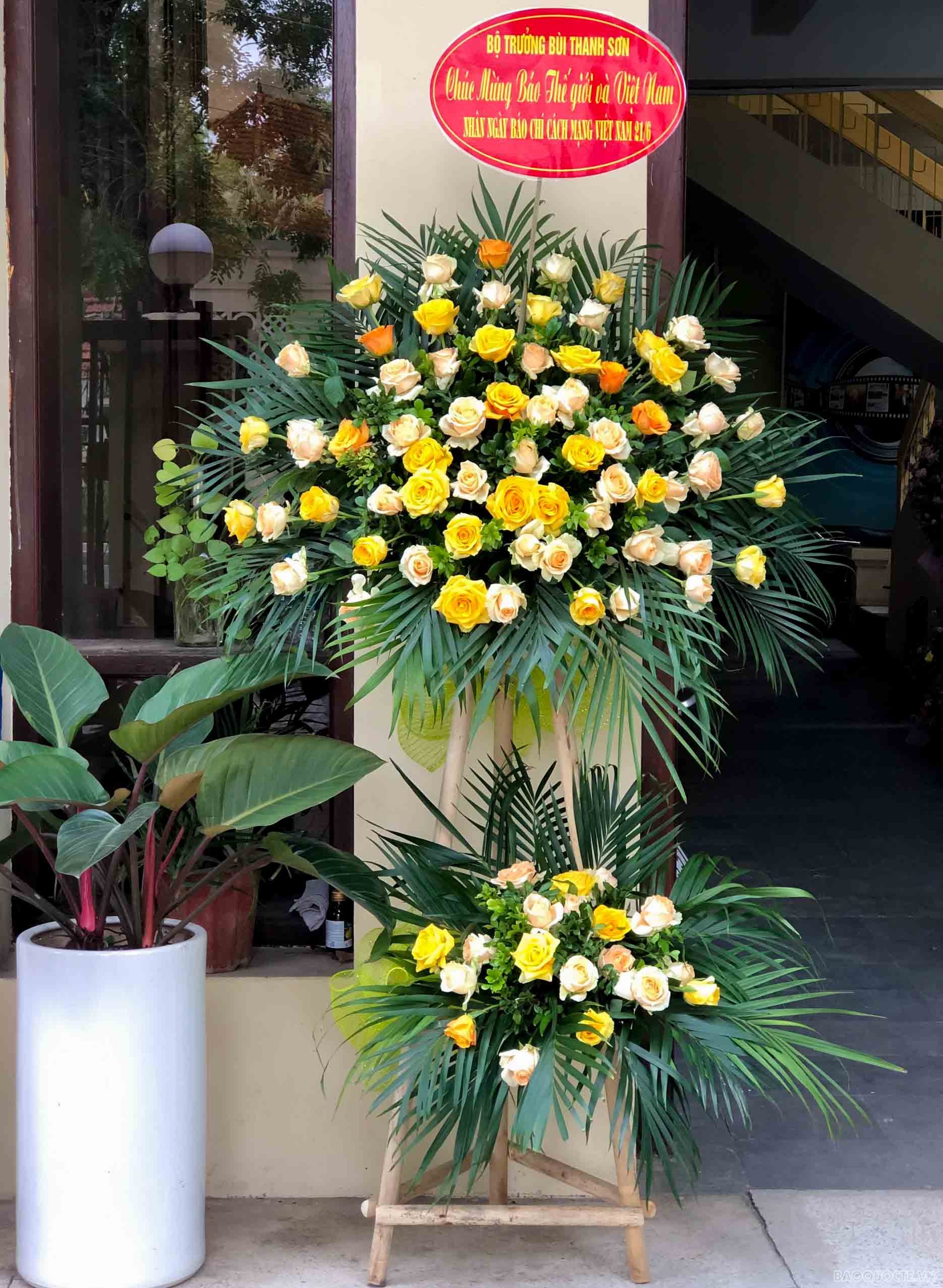 Thứ trưởng Ngoại giao Phạm Quang Hiệu thăm và chúc mừng Báo Thế giới & Việt Nam