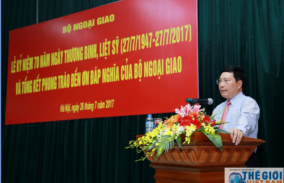 Noi theo tấm gương các thế hệ lão thành cách mạng