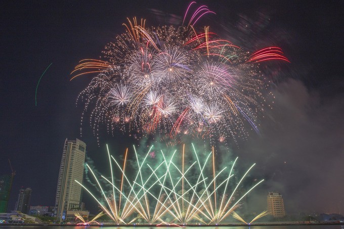 man nhan voi man trinh dien le hoi phao hoa quoc te da nang 2019