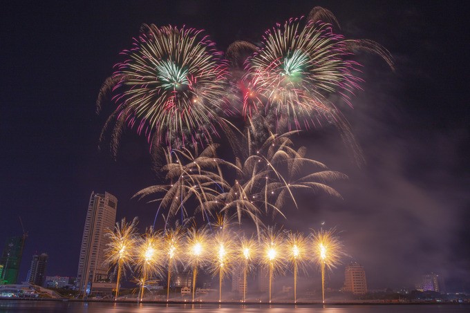 man nhan voi man trinh dien le hoi phao hoa quoc te da nang 2019