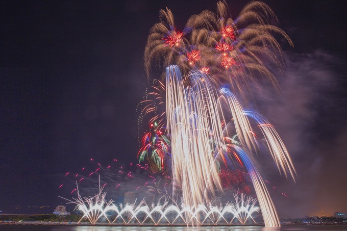 man nhan voi man trinh dien le hoi phao hoa quoc te da nang 2019