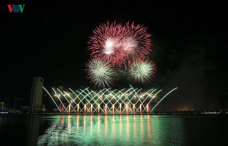 man nhan voi man trinh dien le hoi phao hoa quoc te da nang 2019