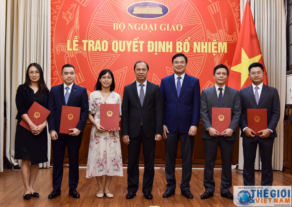 thu truong nguyen quoc dung trao quyet dinh bo nhiem can bo cap vu 4