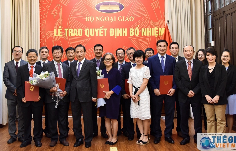 Trao quyết định cho các chuyên gia được đề cử vào danh sách trọng tài viên và hòa giải viên theo UNCLOS 1982