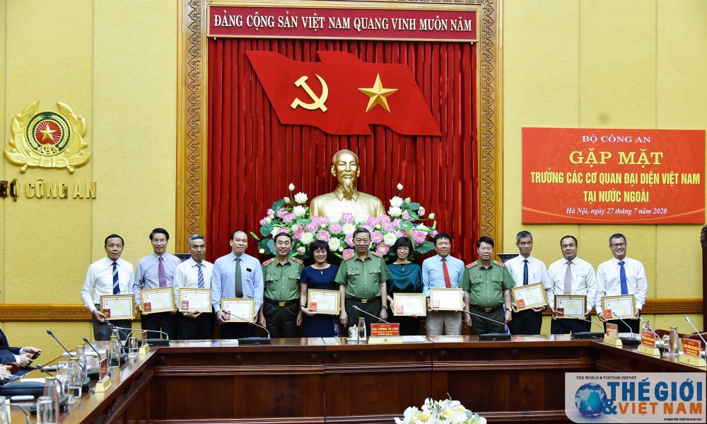 Đoàn Trưởng Cơ quan đại diện Việt Nam ở nước ngoài làm việc với Lãnh đạo Bộ Công an doan truong co quan dai dien viet nam o nuoc ngoai lam viec voi bo cong an