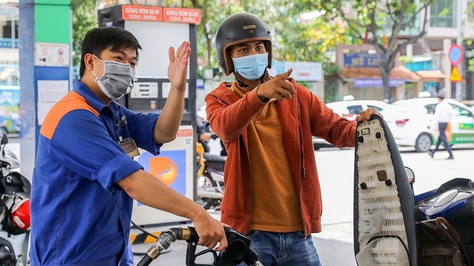 Giá xăng E5 RON 92 tăng 850 đồng/lít