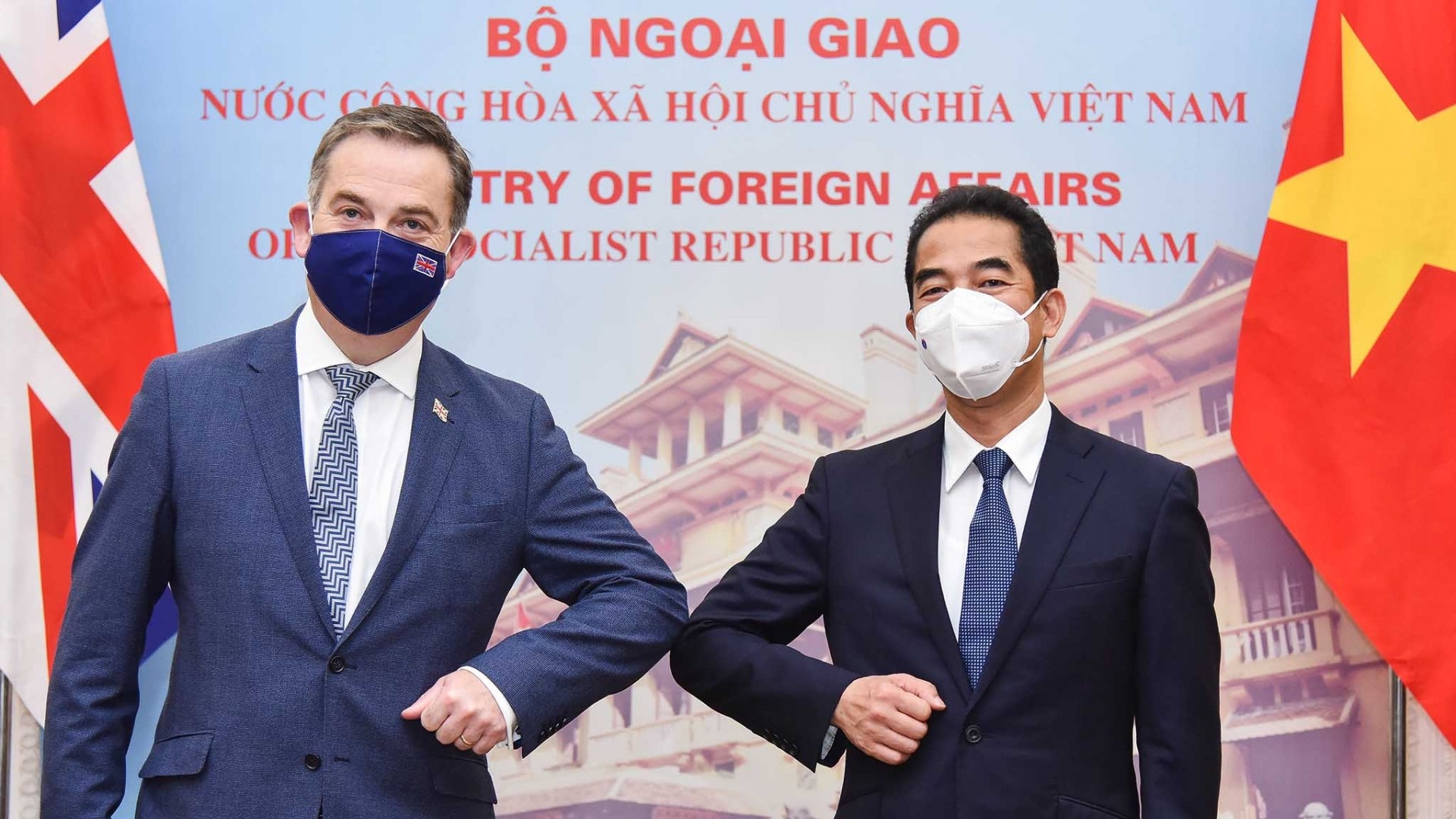 Việt Nam đề nghị Anh hỗ trợ tiếp cận nguồn cung vaccine Covid-19