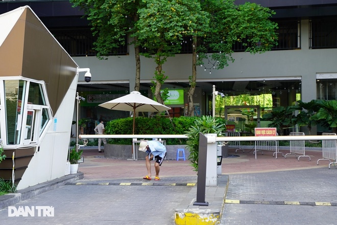 Bệnh nhân L.V.S., nam, sinh năm 1980, địa chỉ tại tòa nhà S1 chung cư Seasons Avenue, có tiền sử làm việc tại khu vực phố Bùi Thị Xuân (Hai Bà Trưng), nơi ghi nhận có nhiềù ca bệnh Covid-19 gần đây. Bệnh nhân L.V.S., nam, sinh năm 1980, địa chỉ tại tòa nhà S1 chung cư Seasons Avenue, có tiền sử làm việc tại khu vực phố Bùi Thị Xuân (Hai Bà Trưng), nơi ghi nhận có nhiềù ca bệnh Covid-19 gần đây.