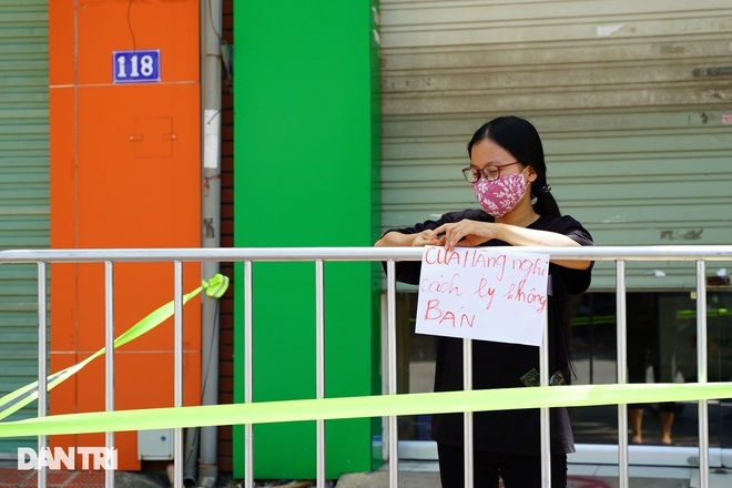 Hà Nội: Phong tỏa tòa chung cư 400 hộ dân và nhiều cửa hàng, quán ăn Covid-19 ở Hà Nội: Phong tỏa tòa chung cư 400 hộ dân và nhiều cửa hàng, quán ăn