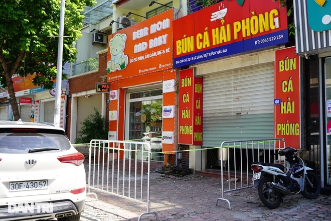 Hà Nội: Phong tỏa tòa chung cư 400 hộ dân và nhiều cửa hàng, quán ăn Covid-19 ở Hà Nội: Phong tỏa tòa chung cư 400 hộ dân và nhiều cửa hàng, quán ăn