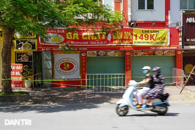 Hà Nội: Phong tỏa tòa chung cư 400 hộ dân và nhiều cửa hàng, quán ăn Covid-19 ở Hà Nội: Phong tỏa tòa chung cư 400 hộ dân và nhiều cửa hàng, quán ăn